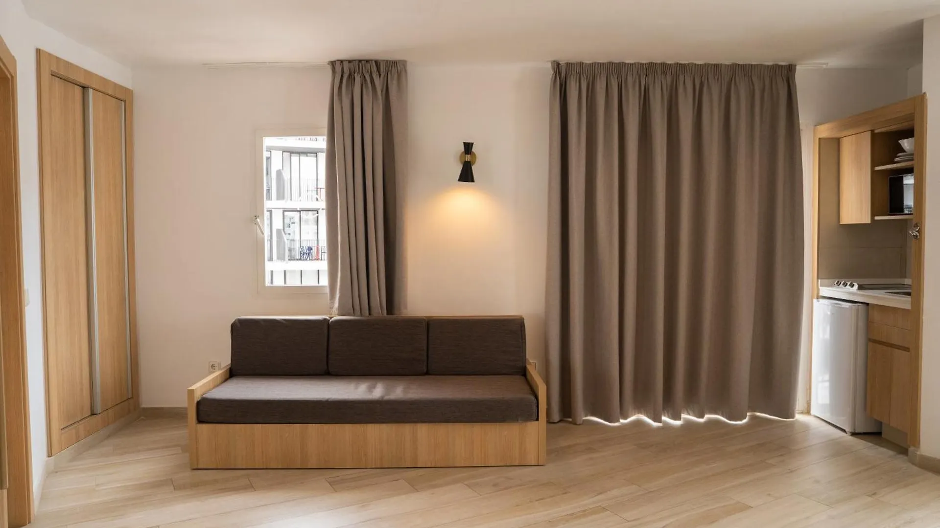 Sunside Ibiza Studios - Only Adults- Formerly Known As Central Park 聖安東尼奧