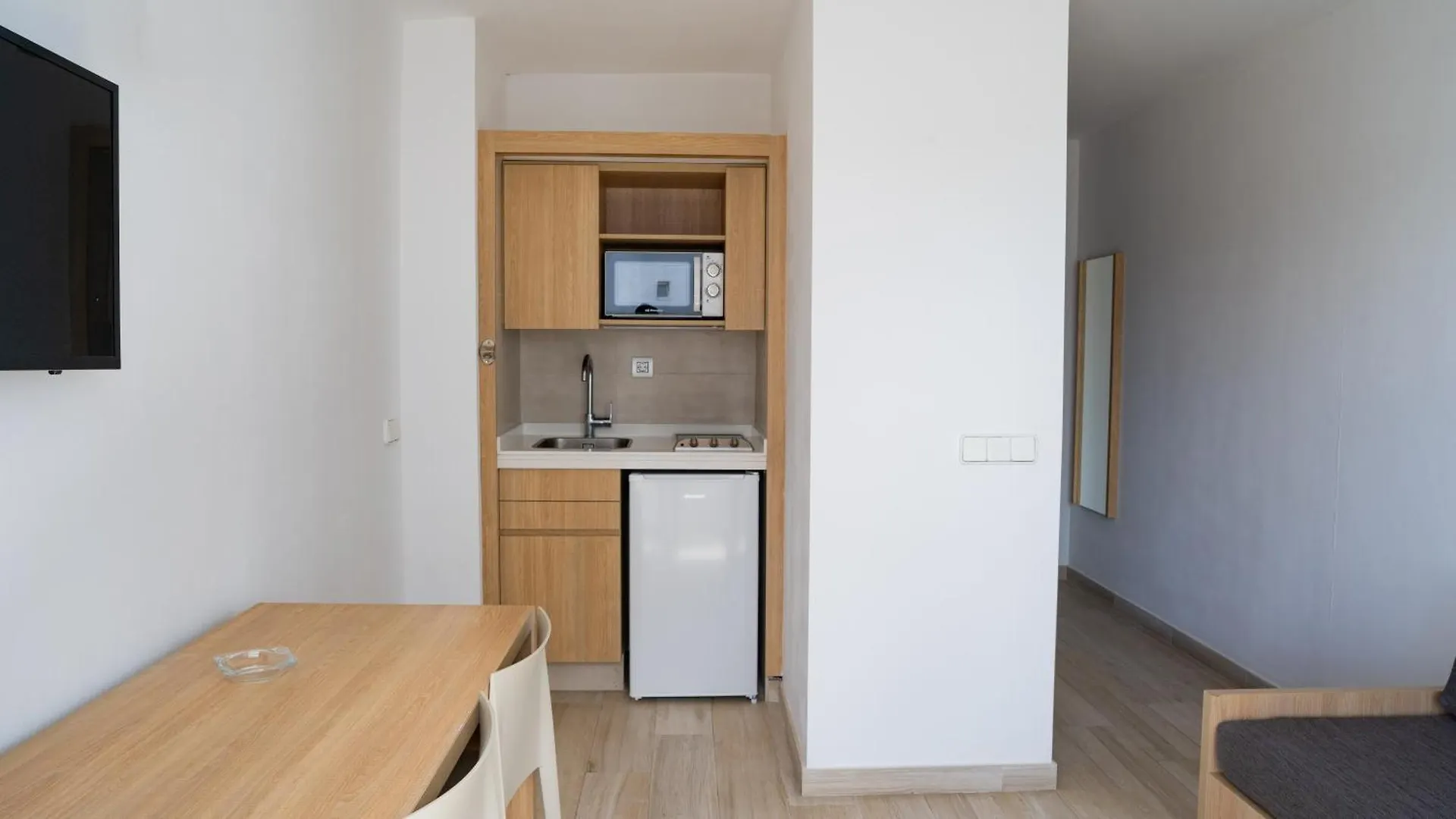Sunside Ibiza Studios - Only Adults- Formerly Known As Central Park 聖安東尼奧 西班牙