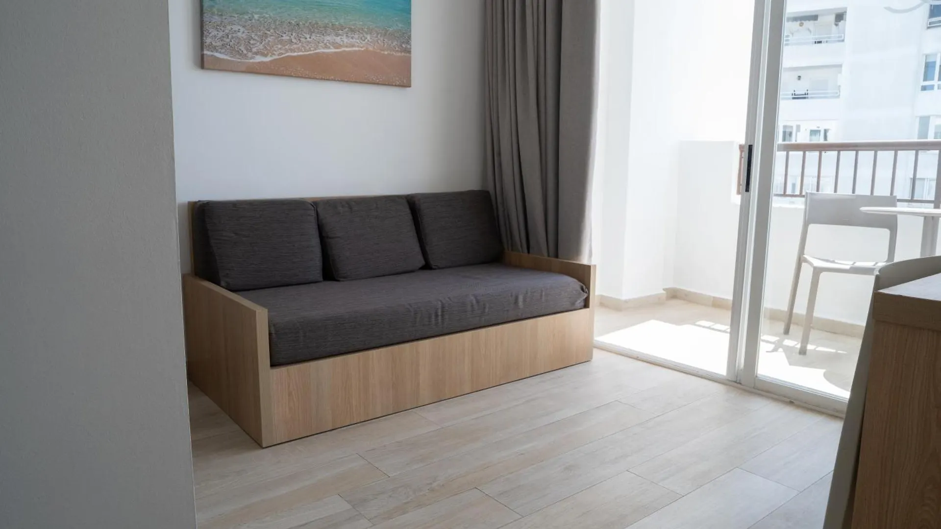 Sunside Ibiza Studios - Only Adults- Formerly Known As Central Park 聖安東尼奧 0*,  西班牙