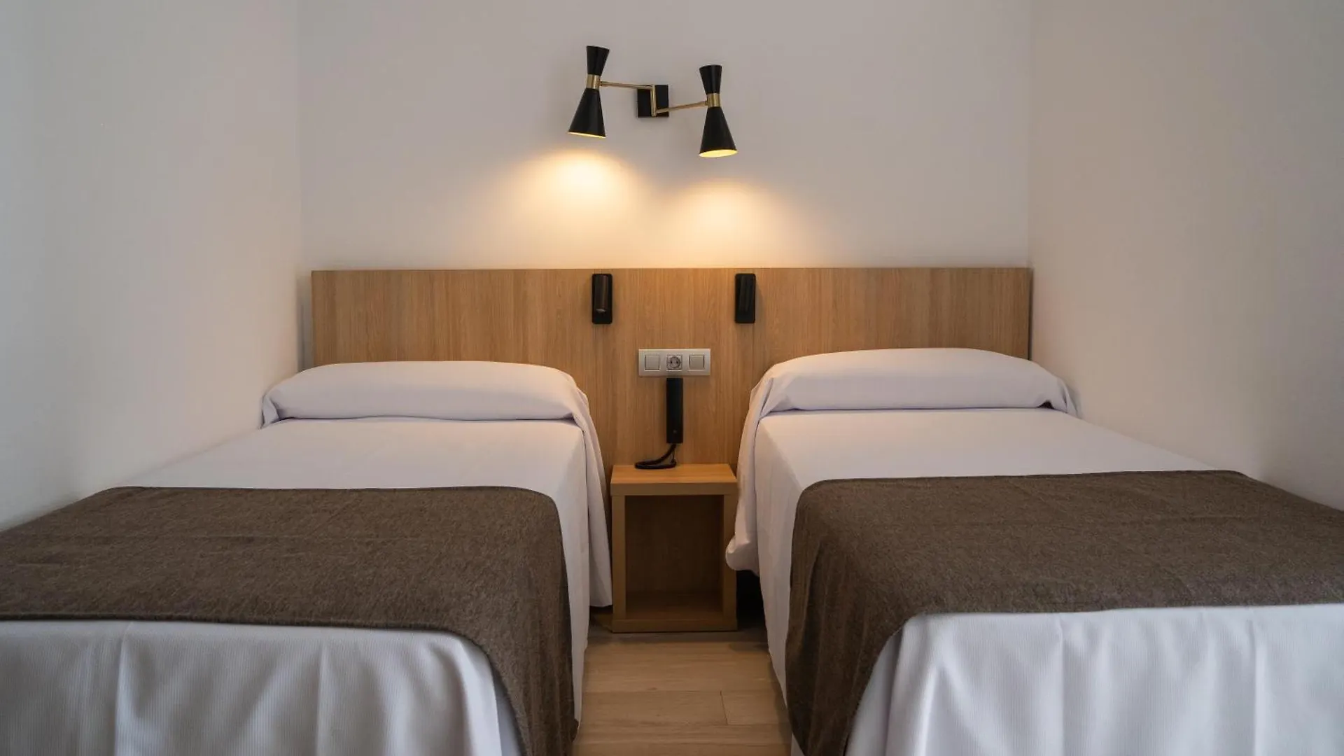 Sunside Ibiza Studios - Only Adults- Formerly Known As Central Park 聖安東尼奧