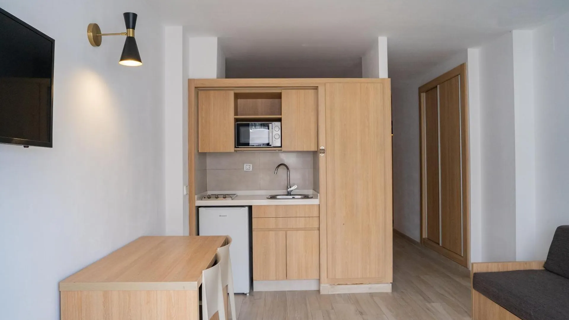 Sunside Ibiza Studios - Only Adults- Formerly Known As Central Park San Antonio  Španělsko